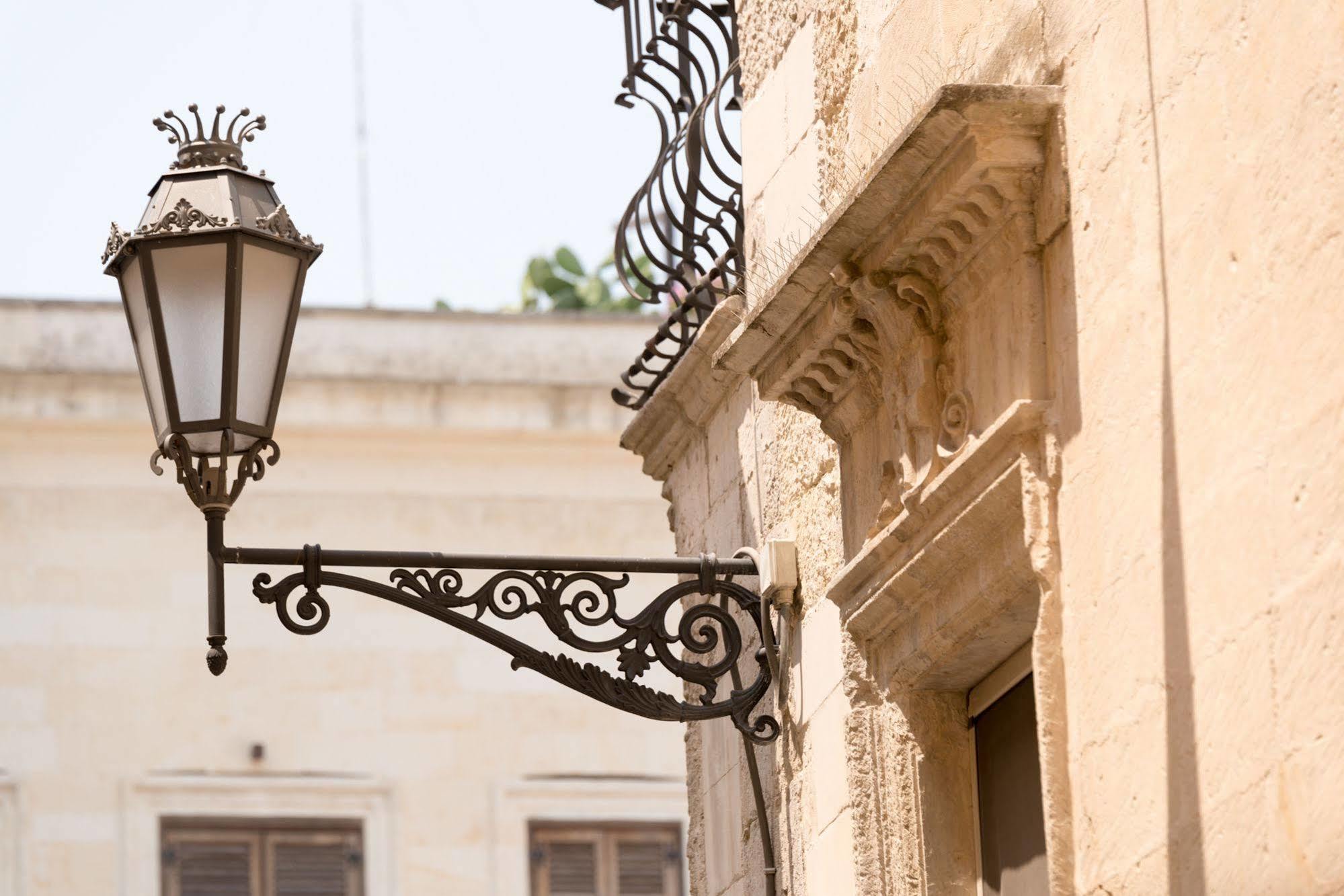 Bed and Breakfast Gatto Bianco La Dimora Storica Lecce Exterior foto