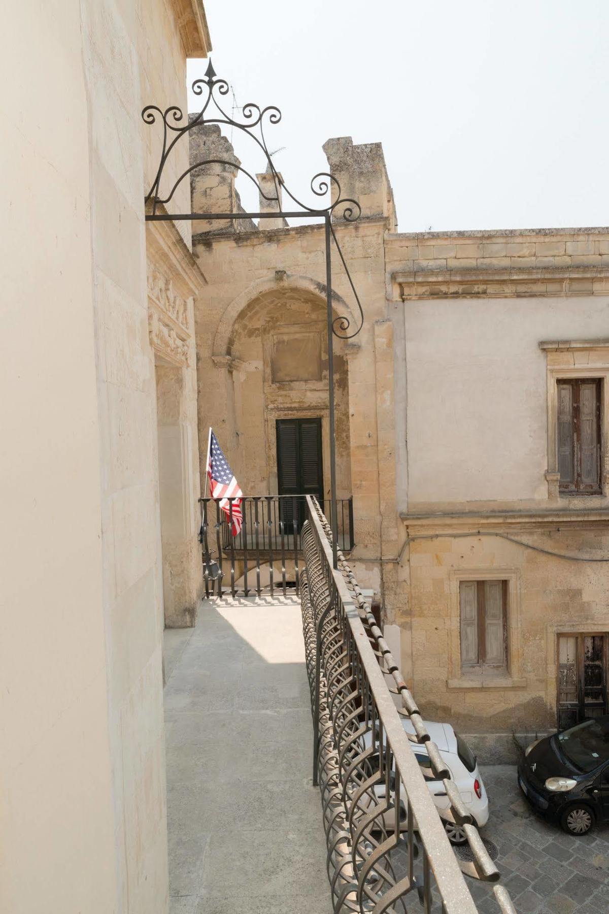 Bed and Breakfast Gatto Bianco La Dimora Storica Lecce Exterior foto